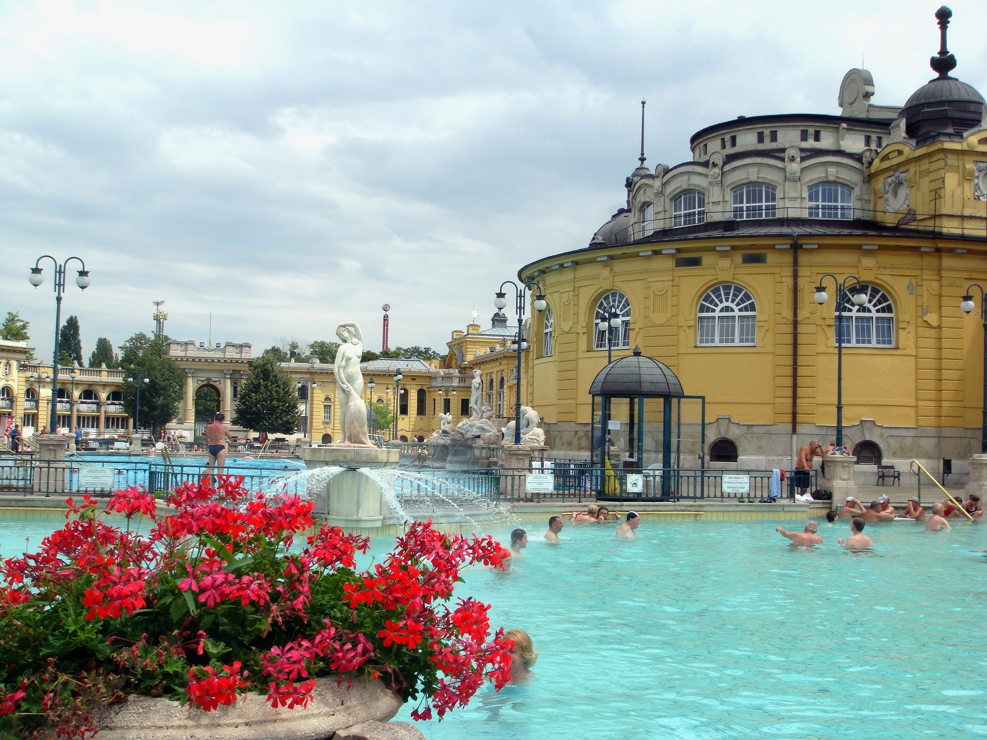 budapest-spa-g73db60d0e_1920.jpg